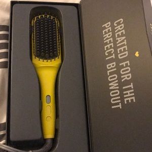 Drybar The Brush Crush heated straightening brush